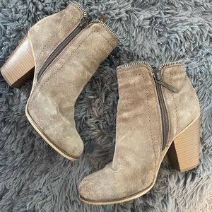 Kendra taupe suede booties size 6